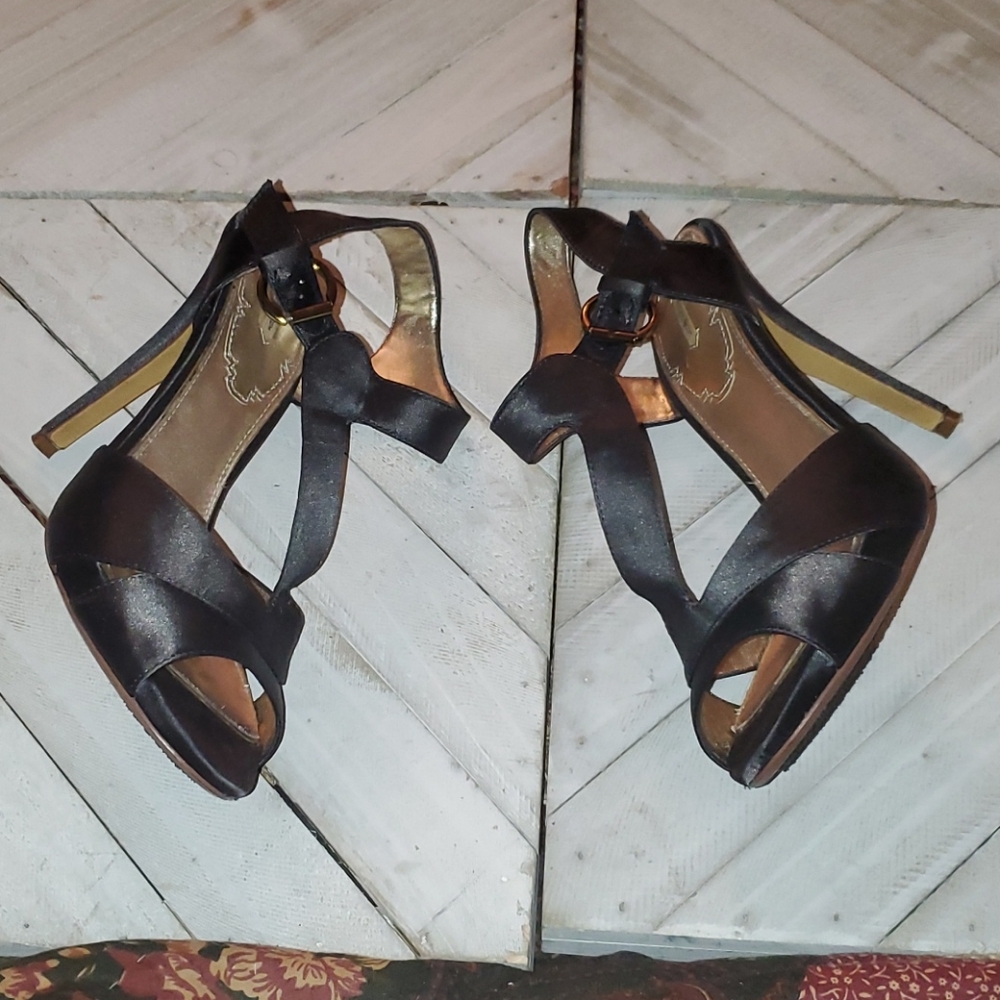 Max Studio Size 7.5 Black Shiny Fabric